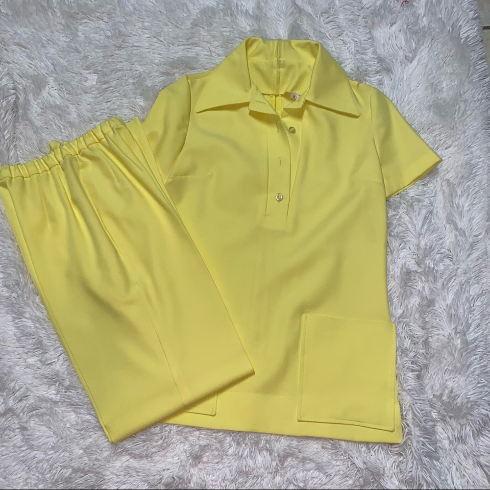Gorgeous Vintage Yellow Two Piece Pant Suit